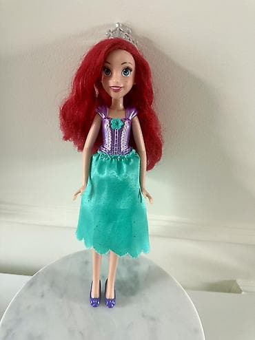 Lutka Ariel (Mala sirena)
Disney original na lalafo.rs Lutka Ariel (Mala sirena)
Disney original
