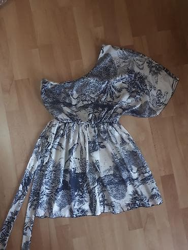 Prelepa leprsava elegantna haljina na jedno rame.Italijanska.Nema na lalafo.rs — 2 Prelepa leprsava elegantna haljina na jedno rame.Italijanska.Nema — 2