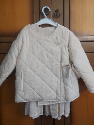 Zara jaknica za devojčice, nova nenošena, bež boje, veličina 4-5 na lalafo.rs Zara jaknica za devojčice, nova nenošena, bež boje, veličina 4-5