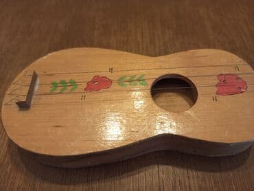 Guitars: Mala mandolina, više za ukras, ima alke za kačenje. Dužina 33cm at lalafo.rs — 4 Guitars: Mala mandolina, više za ukras, ima alke za kačenje. Dužina 33cm — 4