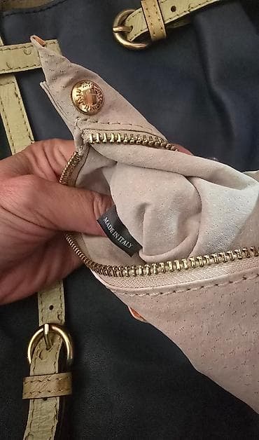 MIU MIU vintage kožna torba. Prirodna koža. Teget boje, sa bež i braon at lalafo.rs — 9 MIU MIU vintage kožna torba. Prirodna koža. Teget boje, sa bež i braon — 9