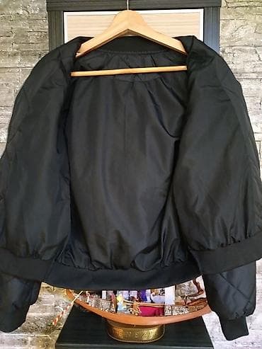 Crna prošivena bomber jakna - Model: bomber/varsity kroj, ravna na lalafo.rs — 3 Crna prošivena bomber jakna - Model: bomber/varsity kroj, ravna — 3