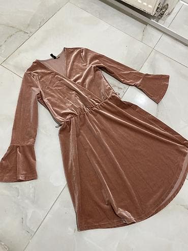 H&M Divided haljina od somota (baršuna) - Model: preklopni kroj na lalafo.rs — 2 H&M Divided haljina od somota (baršuna) - Model: preklopni kroj — 2