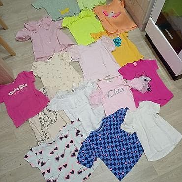 Paket dečijih majica i bluzica za devojčice – različiti modeli i boje na lalafo.rs Paket dečijih majica i bluzica za devojčice – različiti modeli i boje