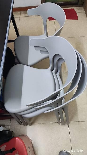 Moderan set stolica – minimalistički, naslon u obliku slova “T”, lako na lalafo.rs — 3 Moderan set stolica – minimalistički, naslon u obliku slova “T”, lako — 3