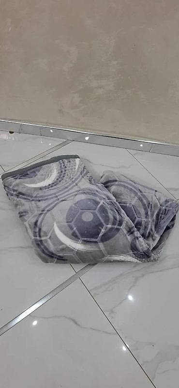 Zimsko ćebe singl:Dimenzije 150x200.Cena 2600 dinara na lalafo.rs — 9 Zimsko ćebe singl:Dimenzije 150x200.Cena 2600 dinara — 9