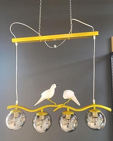 Gold luster •Sijalicno grlo: 4xE27 •Dimenzije : 70cm x 1000cm •Visina na lalafo.rs Gold luster •Sijalicno grlo: 4xE27 •Dimenzije : 70cm x 1000cm •Visina
