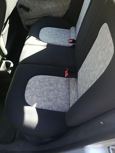 Auto bez ulaganja. Kupljen od prvog vlasnika. Registrovan do sredine at lalafo.rs — 6 Auto bez ulaganja. Kupljen od prvog vlasnika. Registrovan do sredine — 6