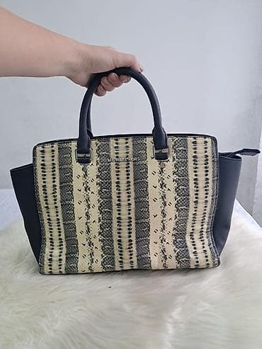 Elegantna torbica, Michael Kors, Materijal: Koža na lalafo.rs Elegantna torbica, Michael Kors, Materijal: Koža