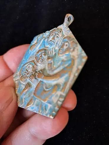 Antiques: Dvostrani medaljon u reljefu, napravljen od bronze, precnika 6cm at lalafo.rs — 3 Antiques: Dvostrani medaljon u reljefu, napravljen od bronze, precnika 6cm — 3
