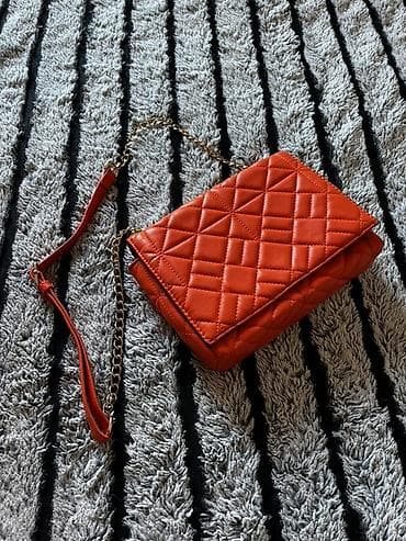 Elegantna ženska torbica preko ramena at lalafo.rs Elegantna ženska torbica preko ramena