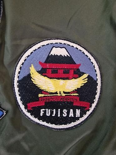 kom sa etiketom: Zelena pilotska/bomber jakna sa amblemima japanske vojske – brend at lalafo.rs — 9 kom sa etiketom: Zelena pilotska/bomber jakna sa amblemima japanske vojske – brend — 9