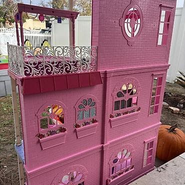 Velika troetažna kuća za lutke (Barbie stil) - Visina višespratnice na lalafo.rs Velika troetažna kuća za lutke (Barbie stil) - Visina višespratnice