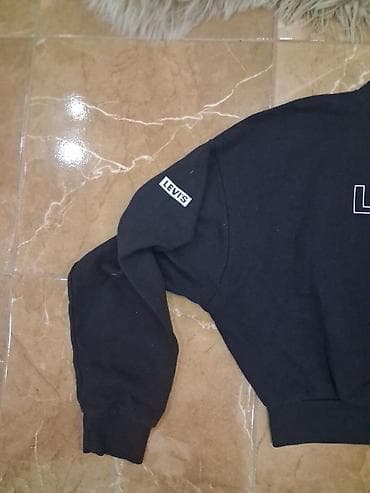 Levi’s ženski dukser (cropped model) – crni - Klasičan Levi’s logo na lalafo.rs — 2 Levi’s ženski dukser (cropped model) – crni - Klasičan Levi’s logo — 2