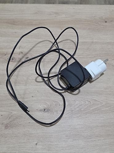 Tablet kupljen u Americi, minimalno koriscen. Dolazi sa punjacem na lalafo.rs — 6 Tablet kupljen u Americi, minimalno koriscen. Dolazi sa punjacem — 6