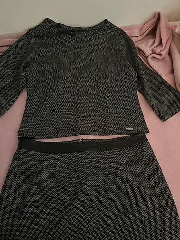 dve suknje po: Dvodijelni ženski komplet – bluza i suknja u istom dezeniranom pletu na lalafo.rs — 1 dve suknje po: Dvodijelni ženski komplet – bluza i suknja u istom dezeniranom pletu — 1