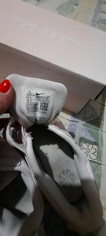 Nike dečje patike – model sa čičak trakom i pertlama - Boja: bela sa na lalafo.rs — 6 Nike dečje patike – model sa čičak trakom i pertlama - Boja: bela sa — 6