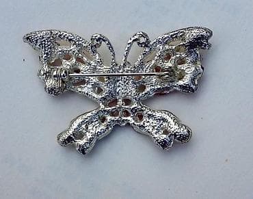 Četiri stara broša. Cena za komad 1. FM broš Stari broš. Stilizovana na lalafo.rs — 8 Četiri stara broša. Cena za komad 1. FM broš Stari broš. Stilizovana — 8