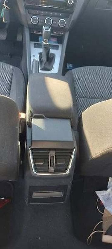 SREDNJA KONZOLA BLENDA ZA ŠKODA OCTAVIA OD 2013. DO 2017. GOD. | na lalafo.rs SREDNJA KONZOLA BLENDA ZA ŠKODA OCTAVIA OD 2013. DO 2017. GOD. |