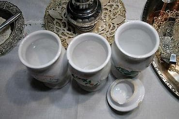 Antiques: Tri stare keramičke apotekarske posude. Tri stare keramičke at lalafo.rs — 6 Antiques: Tri stare keramičke apotekarske posude. Tri stare keramičke — 6