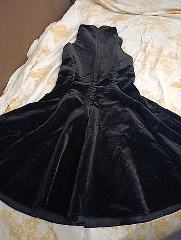 Crna somotska haljina bez rukava – Zara - Materijal: mekani somot sa na lalafo.rs — 3 Crna somotska haljina bez rukava – Zara - Materijal: mekani somot sa — 3