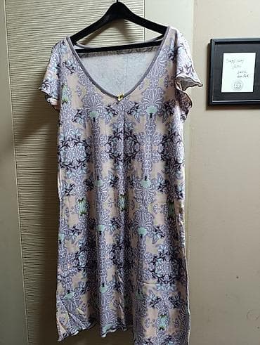 Ženska spavaćica sa kratkim rukavima - Kroj: ravna, komotna silueta na lalafo.rs — 1 Ženska spavaćica sa kratkim rukavima - Kroj: ravna, komotna silueta — 1