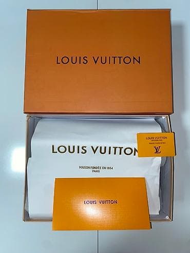 Prodajem Louis Vuitton LV Trainer patike u zelene-beloj boji.
Patike na lalafo.rs — 3 Prodajem Louis Vuitton LV Trainer patike u zelene-beloj boji.
Patike — 3