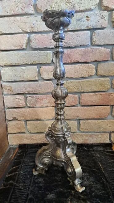 Antique Decor: Stari mesingani svecnjak sa tragovima posrebrenja. Na jednom mestu at lalafo.rs — 1 Antique Decor: Stari mesingani svecnjak sa tragovima posrebrenja. Na jednom mestu — 1