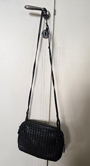 Torba crne boje, prirodna koza. Koža je kao tkana intrecciato na lalafo.rs — 6 Torba crne boje, prirodna koza. Koža je kao tkana intrecciato — 6