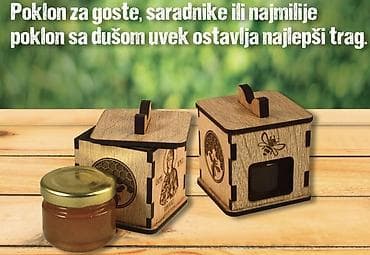 Drvena poklon-kutijica za mini teglicu meda - Elegantna ručno na lalafo.rs — 1 Drvena poklon-kutijica za mini teglicu meda - Elegantna ručno — 1