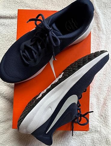 Trainers: Nike Revolution 7 – veličina 46 – nove Cena: 59e Teget, lagane i at lalafo.rs — 1 Trainers: Nike Revolution 7 – veličina 46 – nove Cena: 59e Teget, lagane i — 1