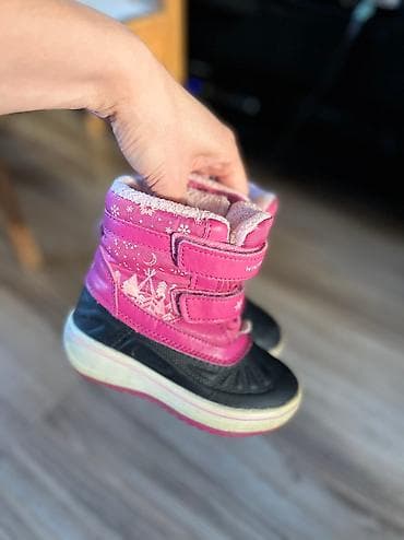 Prodajem očuvane tople i udobne čizme za devojcicu. Veličina 24 na lalafo.rs — 4 Prodajem očuvane tople i udobne čizme za devojcicu. Veličina 24 — 4