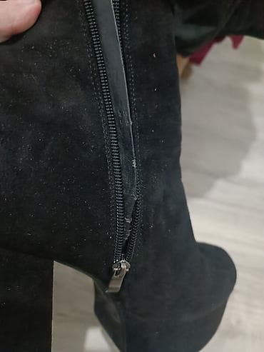 Ženske crne platforme/gležnjače na visoku blok potpeticu. - Model at lalafo.rs — 2 Ženske crne platforme/gležnjače na visoku blok potpeticu. - Model — 2