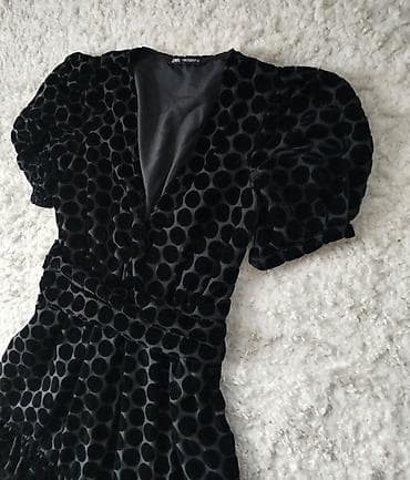 Zara plišana haljina u crnoj boji plisanog materijala, leprsavog na lalafo.rs — 4 Zara plišana haljina u crnoj boji plisanog materijala, leprsavog — 4