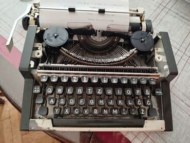 Antique devices: Olympia mehanička pisaća mašina sa koferom Nepoznato stanje. Mora at lalafo.rs — 9 Antique devices: Olympia mehanička pisaća mašina sa koferom Nepoznato stanje. Mora — 9