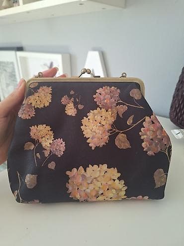 Torbica u vintage stilu, kupljena u vulkanu, kao nova, samo je at lalafo.rs — 5 Torbica u vintage stilu, kupljena u vulkanu, kao nova, samo je — 5