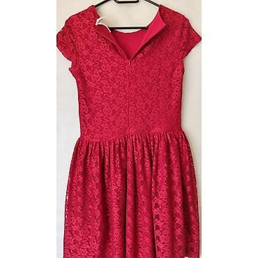 dve suknje po: Elegantna bordo haljina sa čipkom, kratkih rukava. Haljina ima okrugli at lalafo.rs — 4 dve suknje po: Elegantna bordo haljina sa čipkom, kratkih rukava. Haljina ima okrugli — 4