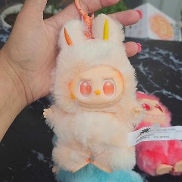 Set od tri plišane igračke The Monsters Labubu u obliku zeca, sa na lalafo.rs — 2 Set od tri plišane igračke The Monsters Labubu u obliku zeca, sa — 2