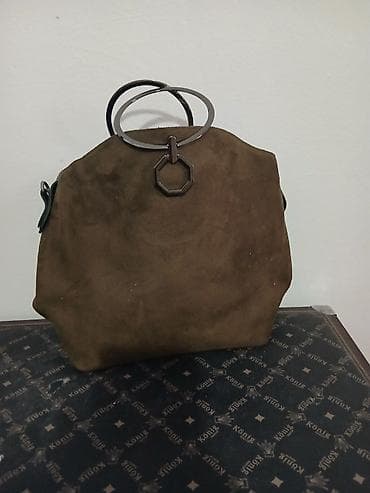 Maslinasto zelena sa alkama za nosenje sa tri pregrade. nova na lalafo.rs Maslinasto zelena sa alkama za nosenje sa tri pregrade. nova