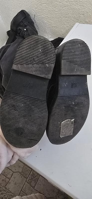 H&M decije cizmice! Lakovane, skroz malo nošene, ocuvane na lalafo.rs — 4 H&M decije cizmice! Lakovane, skroz malo nošene, ocuvane — 4