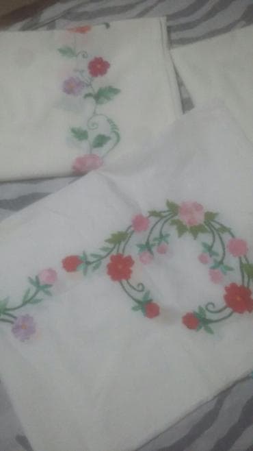 Ručno vezeni stolnjaci. Cena za jedan za oba može manje Ručni vez – na lalafo.rs — 4 Ručno vezeni stolnjaci. Cena za jedan za oba može manje Ručni vez – — 4