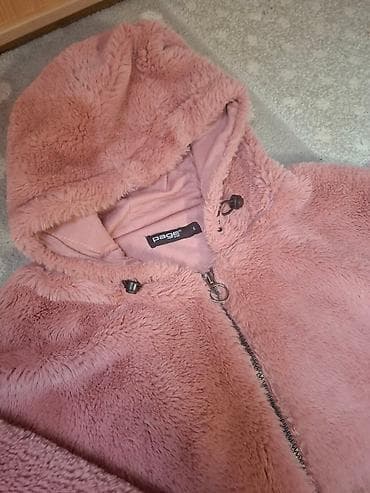 Roze ženska jakna od veštačkog krzna sa kapuljačom - Brend: Page One na lalafo.rs — 3 Roze ženska jakna od veštačkog krzna sa kapuljačom - Brend: Page One — 3