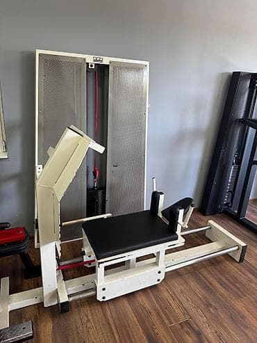 Leg press - Konstrukcija od masivnog čelika, vođice od hromiranih na lalafo.rs Leg press - Konstrukcija od masivnog čelika, vođice od hromiranih