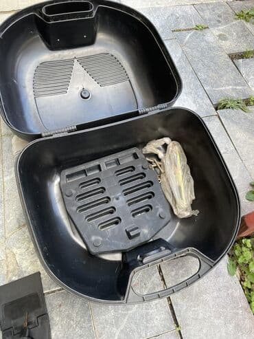 Moto koferi (top case) za skuter/motor – crni, sa bravom i ključem - na lalafo.rs Moto koferi (top case) za skuter/motor – crni, sa bravom i ključem -