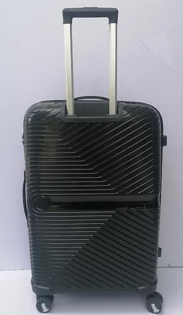 Backpacks, bags and suitcases: Crni tvrdi kofer za kabinu sa četiri točka, idealan za putovanja at lalafo.rs — 6 Backpacks, bags and suitcases: Crni tvrdi kofer za kabinu sa četiri točka, idealan za putovanja — 6