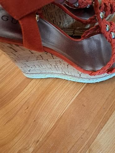 Guess orginal sandale broj 38.Na platformu, djon pluta boja naradzasto na lalafo.rs — 2 Guess orginal sandale broj 38.Na platformu, djon pluta boja naradzasto — 2