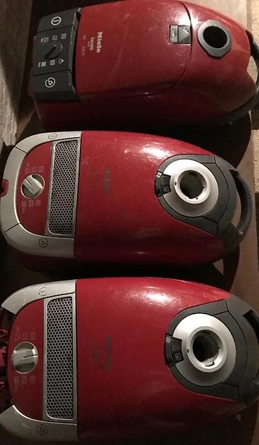 Original Miele tri crvena usisivaca jedan radi dva ne rade ako se na lalafo.rs Original Miele tri crvena usisivaca jedan radi dva ne rade ako se