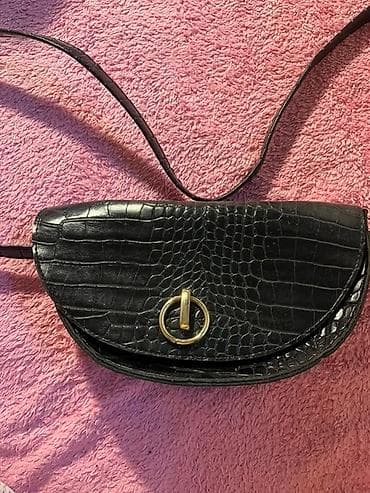 Crna ženska torbica preko ramena sa krokodil teksturom. - Materijal na lalafo.rs — 2 Crna ženska torbica preko ramena sa krokodil teksturom. - Materijal — 2