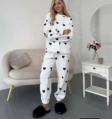 Plišane ženske pidžame – komplet dukserica + donji deo - Materijal at lalafo.rs — 2 Plišane ženske pidžame – komplet dukserica + donji deo - Materijal — 2