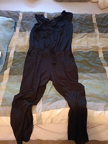 Crni ženski kombinezon bez rukava - Model: dugi kombinezon sa uskim na lalafo.rs Crni ženski kombinezon bez rukava - Model: dugi kombinezon sa uskim